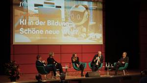 Teilnehmende der Podiumsdiskussion im Rahmen des Events KI in der Bildung von den SRH Schulen am 14.10.2024 am SRH Bildungscampus Neckargemeünd